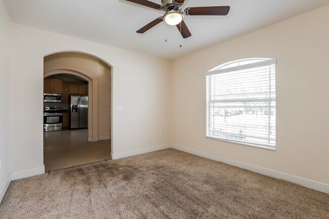 Foto del edificio - 5072 Ashwood Dr