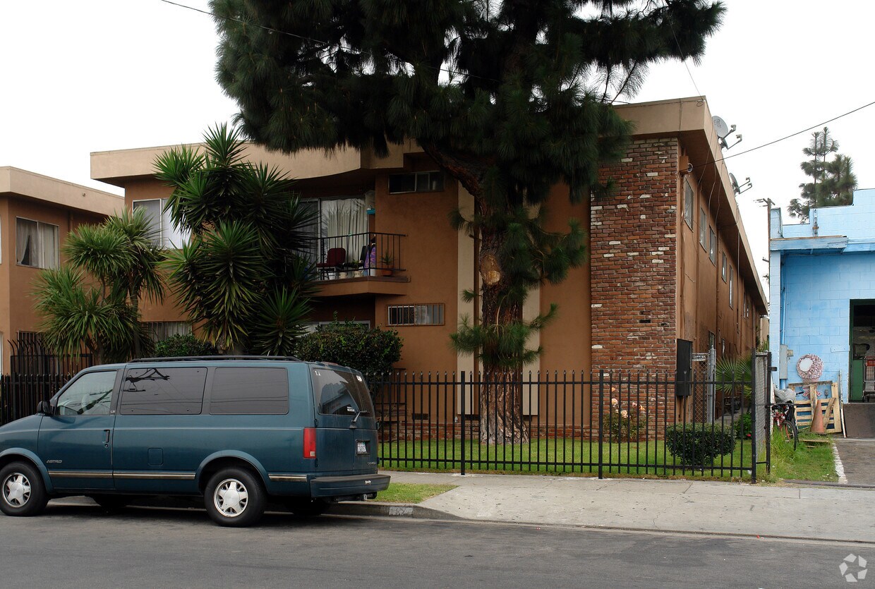Foto del edificio - 822 Fir Ave