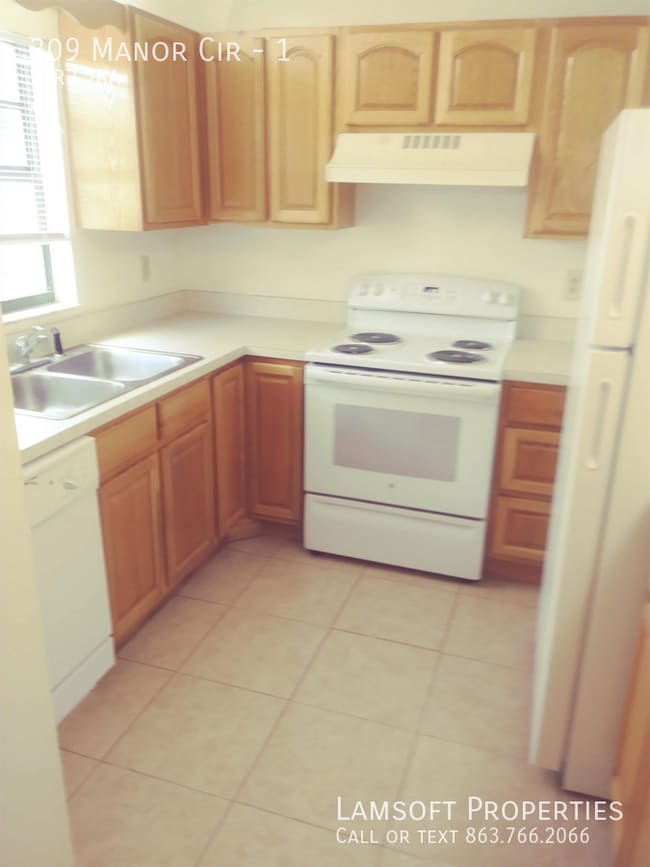 Building Photo - 309 Manor Cir
