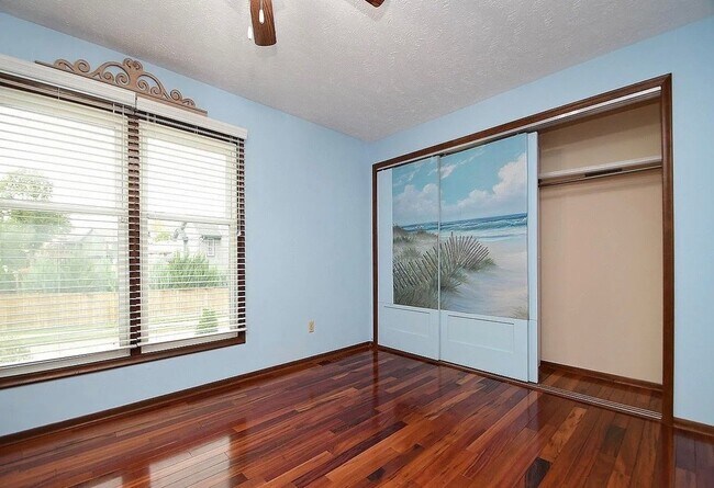 Foto del edificio - 4955 Lakeshore Dr