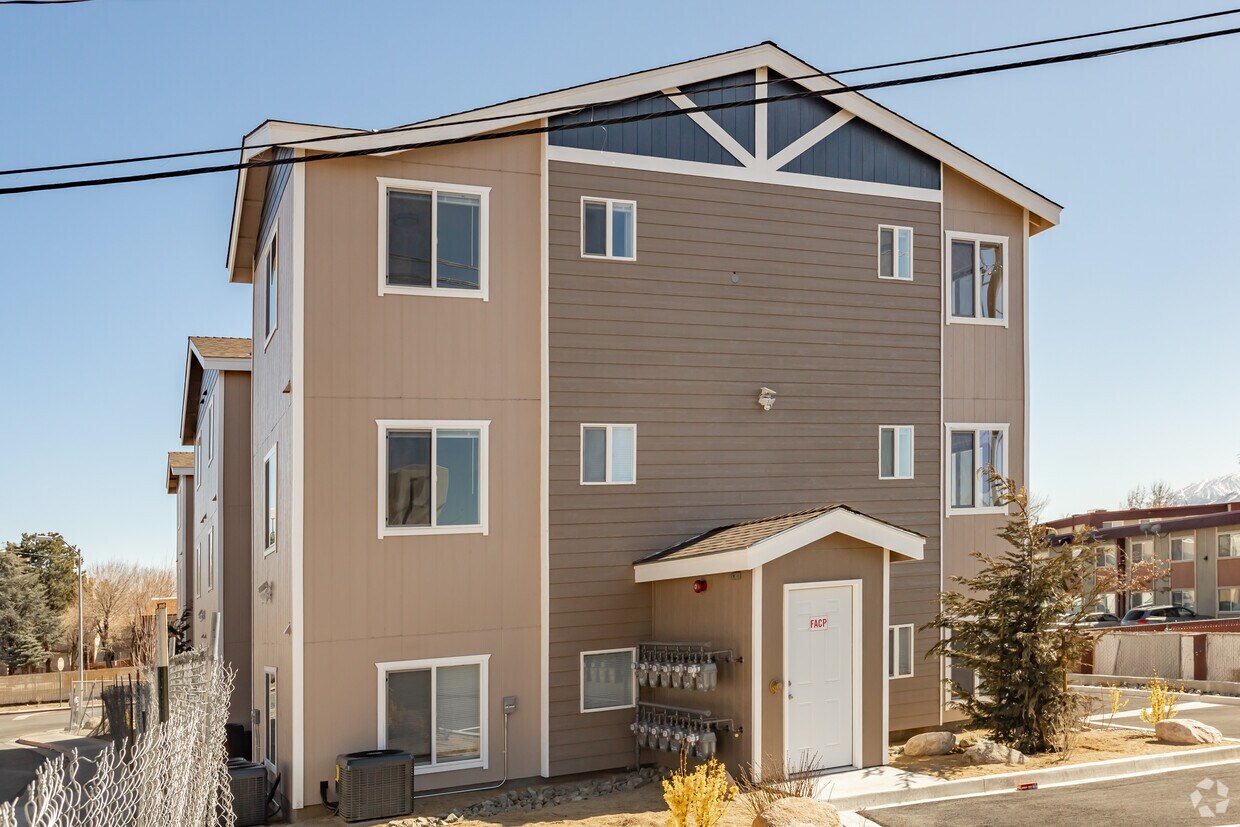 Building Photo - 10 Gentry Way