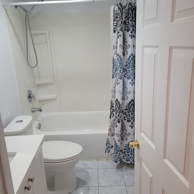 Bathroom - 29 Cartier Cres