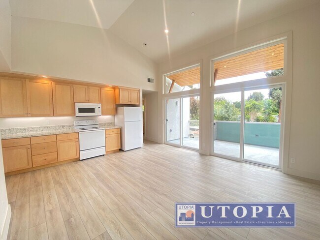 Foto del edificio - 3Bd/2Ba Townhouse Style Home with Office/Den and Garage- Centrally Located, Easy Commute