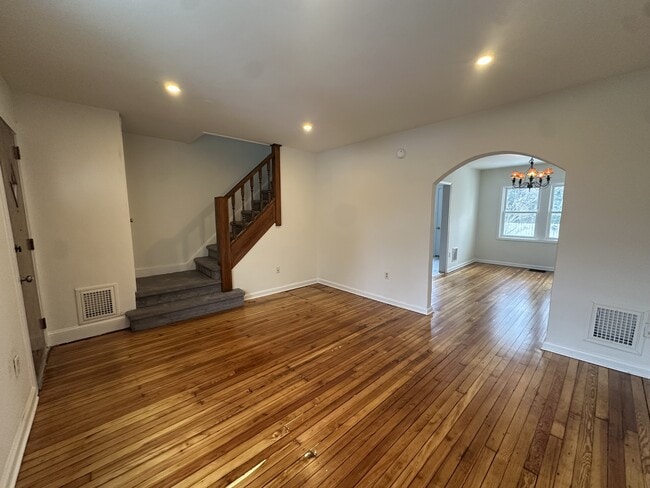 Building Photo - 613 Geddes St