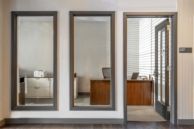 Interior Photo - Luna on Pine