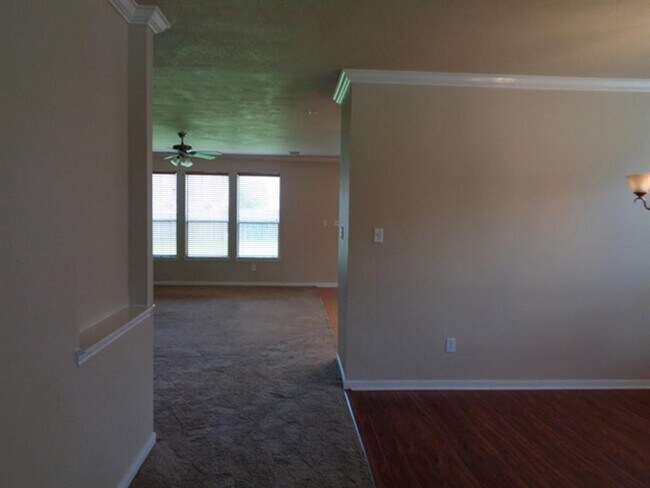 Building Photo - 525 Cedar Branch Dr