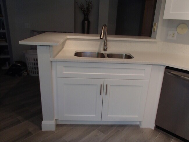 Foto del edificio - 909 Belmont Pl