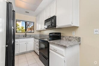 Building Photo - 245 Fairlee Ln