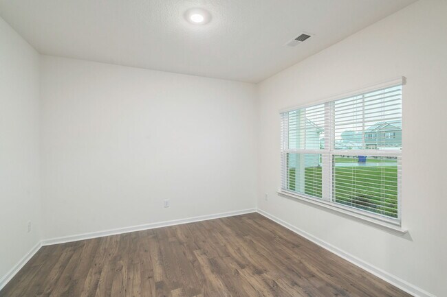 Foto del edificio - 944 Utopia Ln