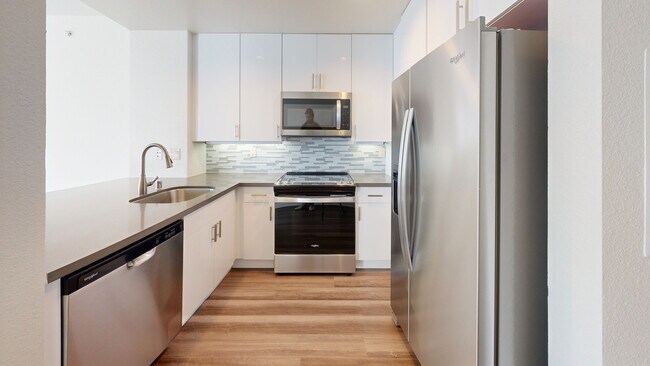 Interior Photo - 388 Beale