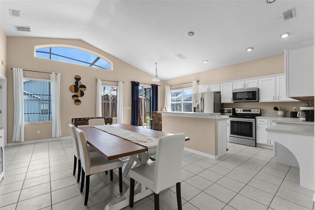 Building Photo - 616 Corvina Dr