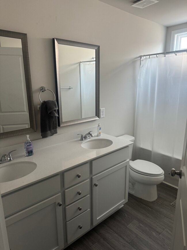 Building Photo - 846 Manitou Cir