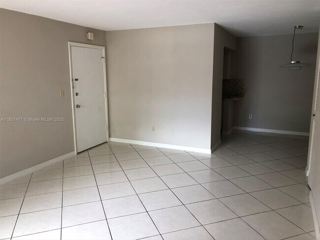 Foto del edificio - 10748 N Kendall Dr