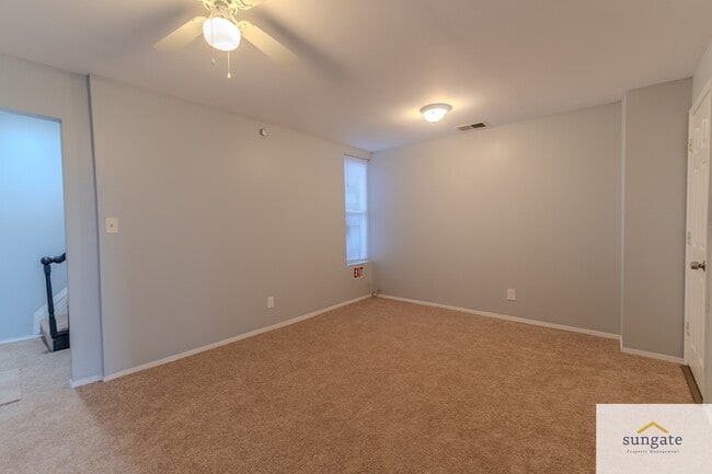 Building Photo - 1034 N Eden St