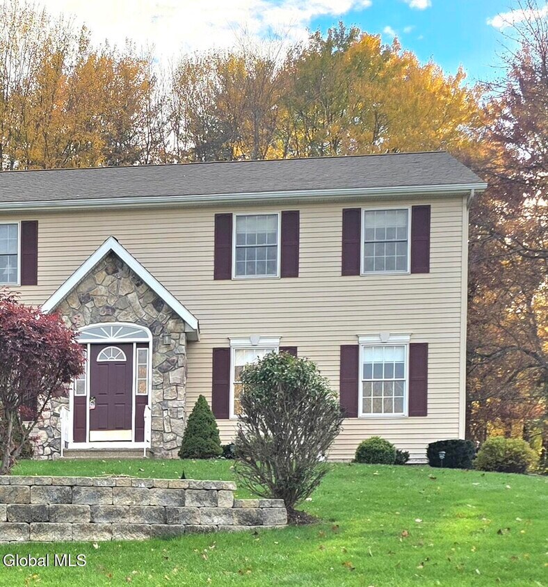 Foto principal - 8 Red Maple Ln