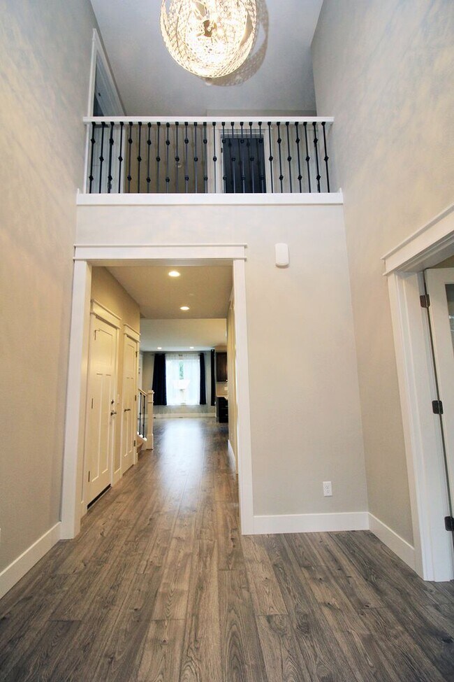 Foto del edificio - Spectacular Newer Construction Aloha 4 Bed/2.5 Bath Home on Dead-End Street