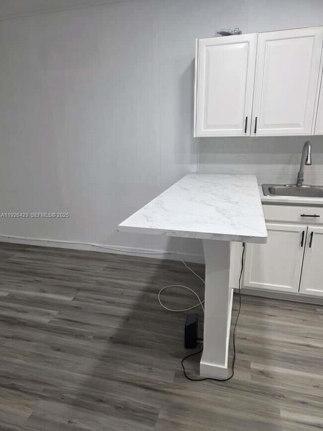 Building Photo - 23 Miami Gardens Rd