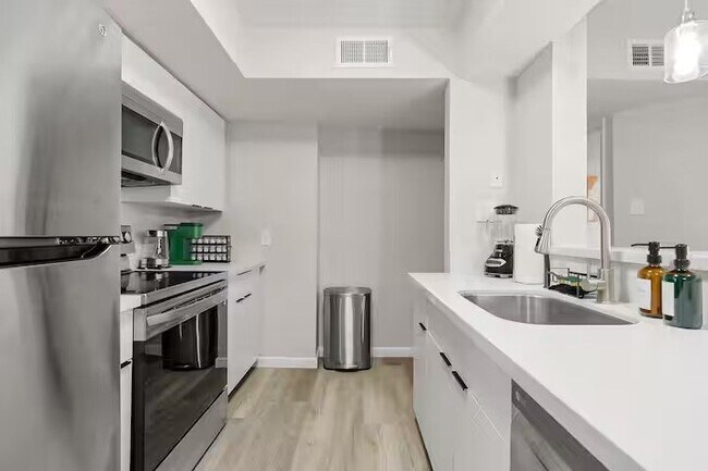 Foto del edificio - 610 E Gilbert Dr