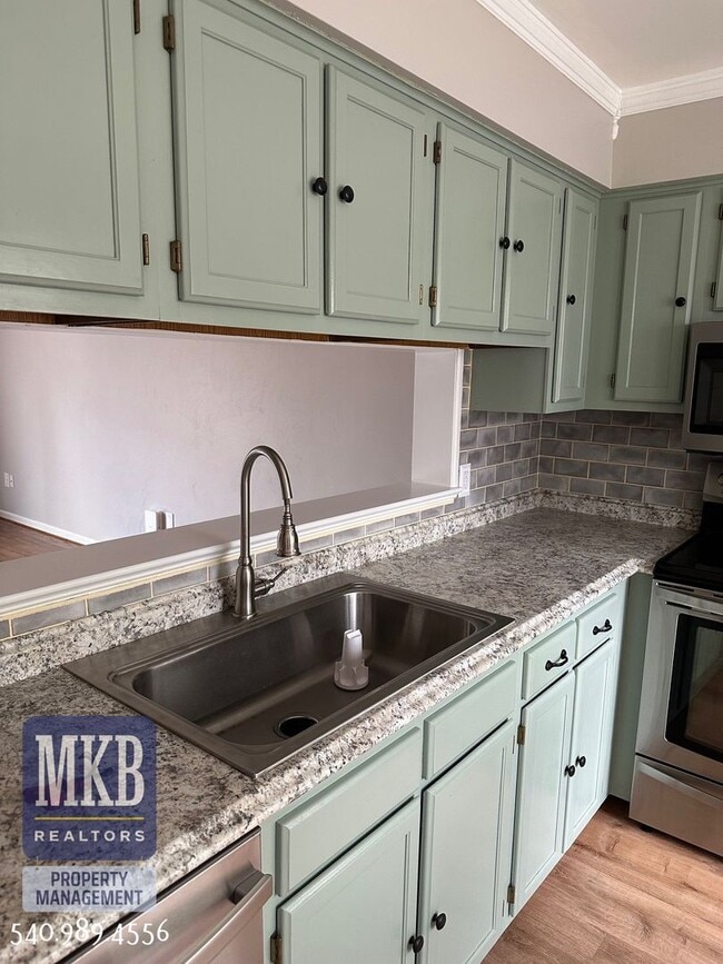 Building Photo - 2-Possible 3 Bedroom Townhome in North County