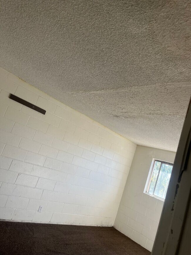 Building Photo - 2 bedroom 1 bath unit in Reno NV!