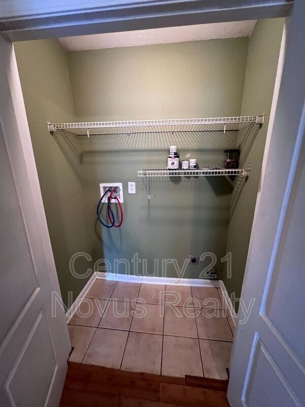Building Photo - 623 Fertilla St