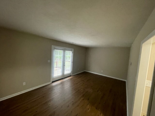 Building Photo - 138 Oakwood Dr