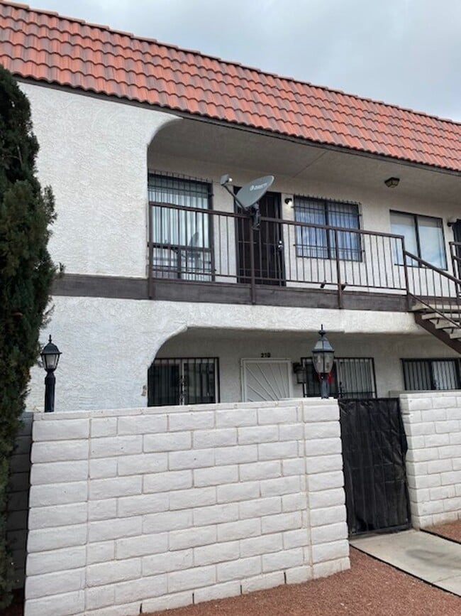 Building Photo - Craigmont Villas- 1 Bedroom Condo!!