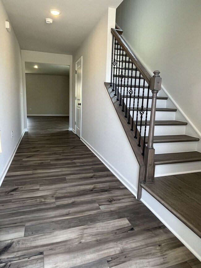 Building Photo - Brand New 4 Bed Home in University Area