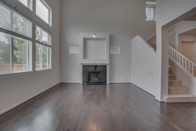 Building Photo - 3 Bed/ 2.5 Bath, Two-Story Home in North C...