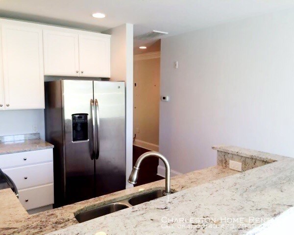 Building Photo - 712 S Shelmore Blvd