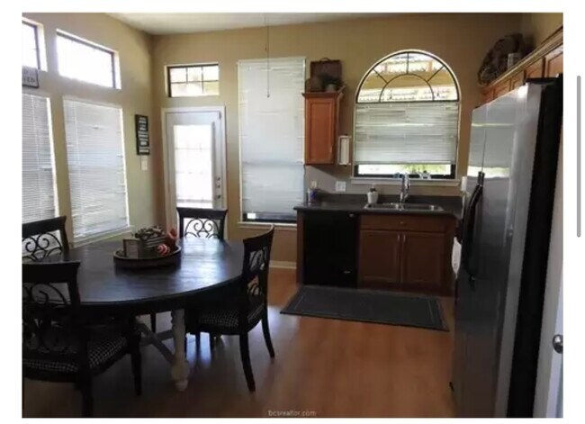 Building Photo - 209 Fieldstone Plz