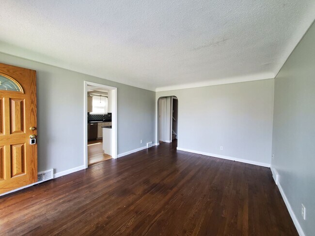 Building Photo - 21208 Country Club Dr