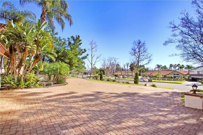 Foto del edificio - 10818 Hillside Rd