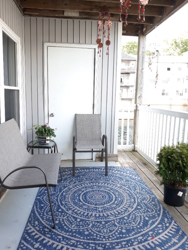 Foto del edificio - 2000 Waters Edge Dr