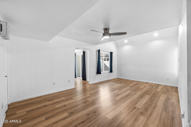 Foto del edificio - 6820 S Snyder Ln