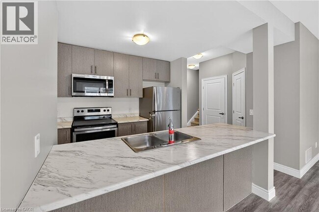 Photo du bâtiment - 77 Diana Ave