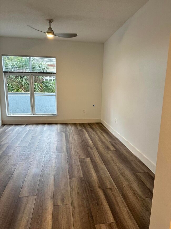 Building Photo - 1203 Town Center Dr