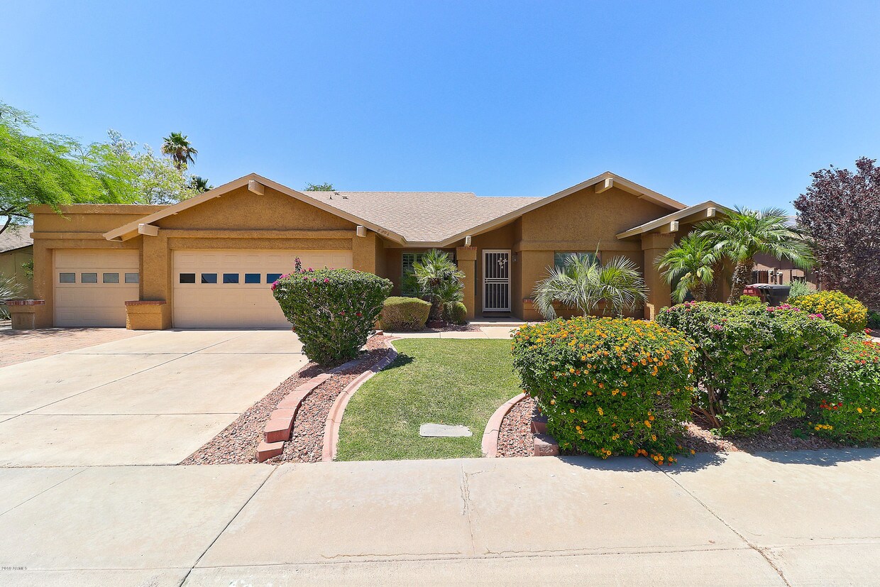 Primary Photo - 8894 E Sheena Dr