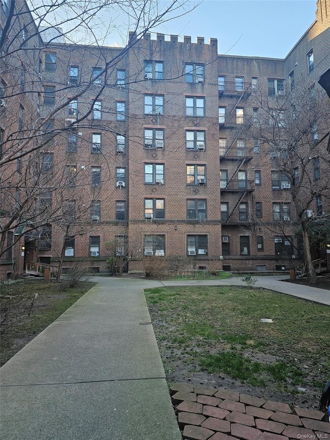 Building Photo - 42-20 Kissena Blvd