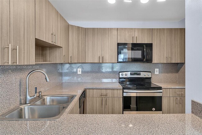 Foto del edificio - 7010 NW 186th St