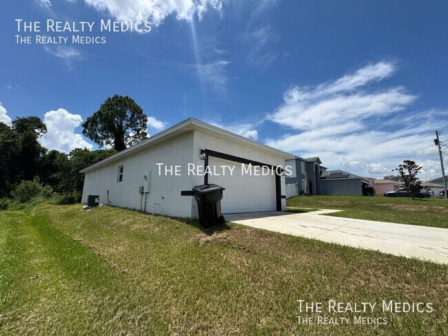 Building Photo - 131 Inconnu Ct