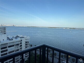 Building Photo - 1450 Brickell Bay Dr