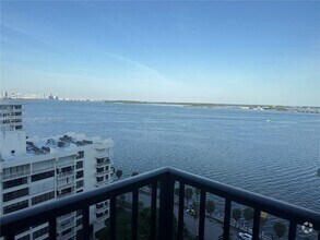 Building Photo - 1450 Brickell Bay Dr