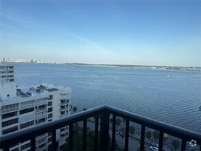 Building Photo - 1450 Brickell Bay Dr
