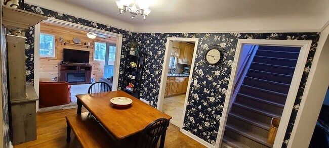 farmhouse style dining room. - 803 Canal St