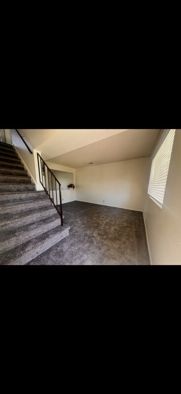 Building Photo - 615 E Carmel Dr