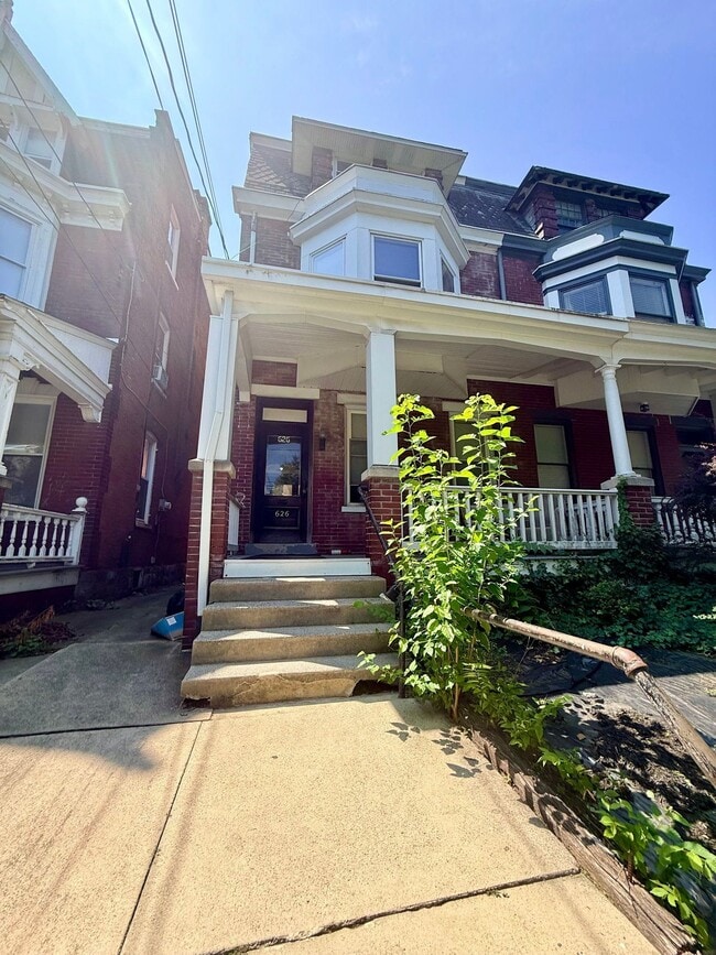 Building Photo - 626 W Lemon St