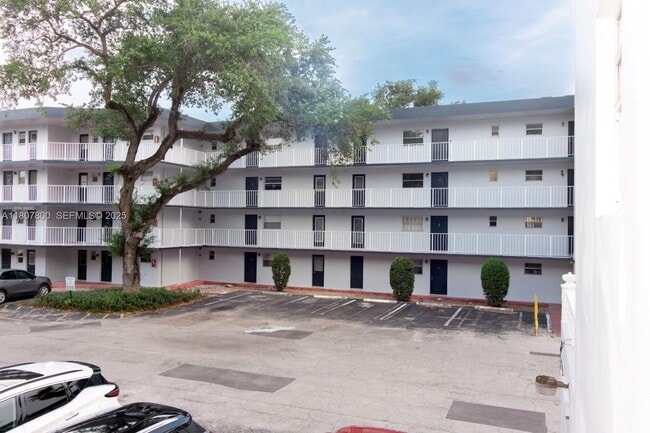 Foto del edificio - 447 NE 195th St