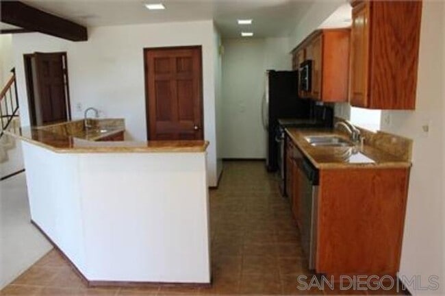 Building Photo - 8656 Villa La Jolla Dr