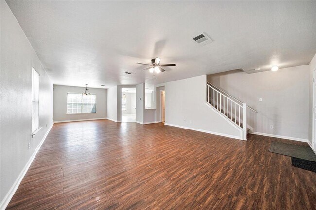 Building Photo - 1701 Balsam Way
